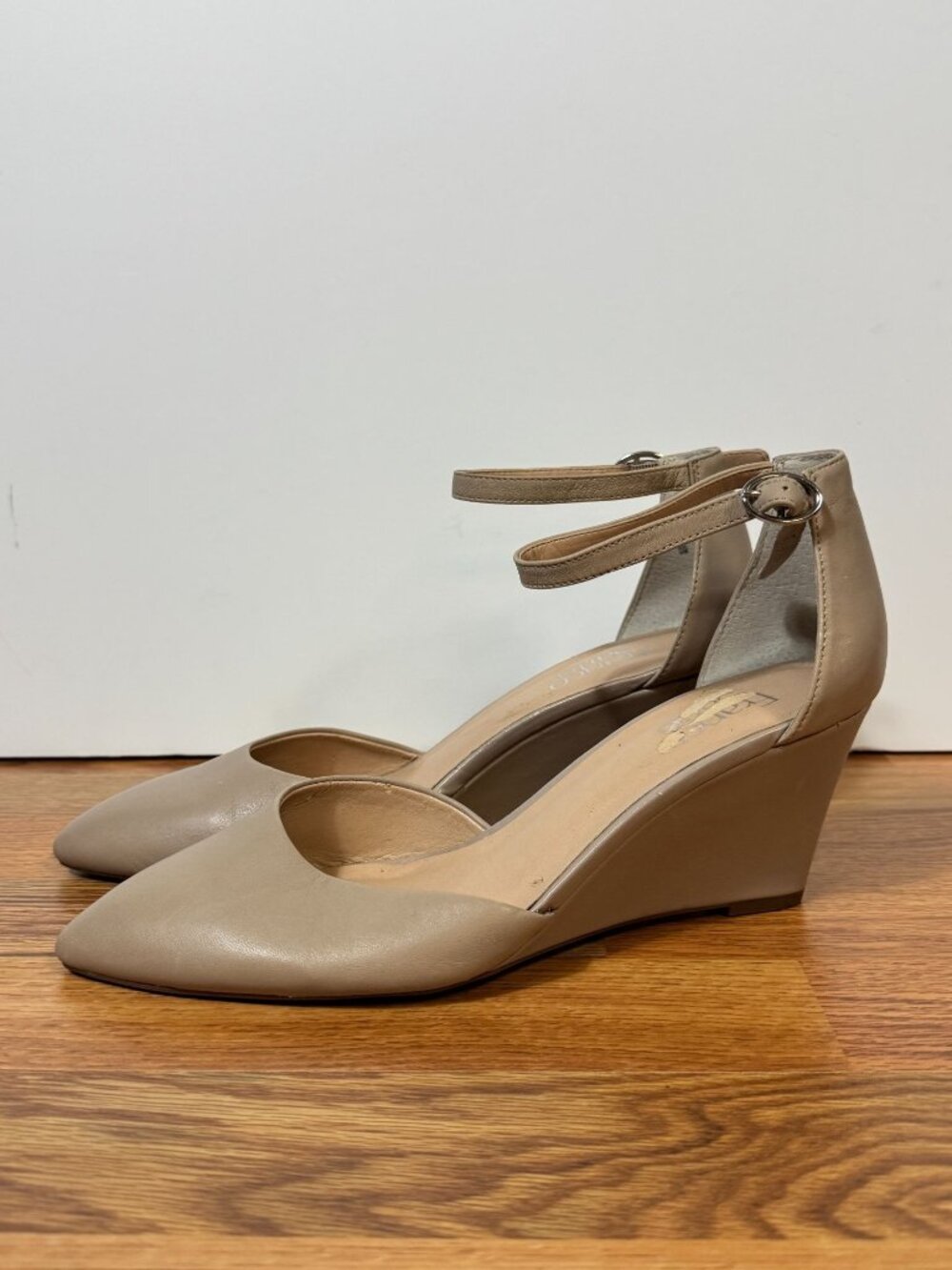 Franco Sarto Fayth Beige Pointed Toe Leather Wedge Heels Size 9